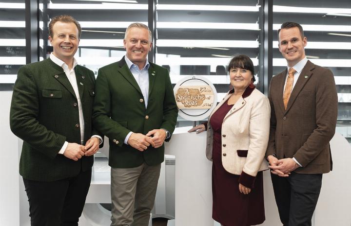 Foto: Land Stmk/ Binder Lobten die Vielfalt der steirischen Volkskultur (v.l.): LR Karlheinz Kornhäusl, LH Mario Kunasek, LH-Stv. Manuela Khom, LR Stefan Hermann.