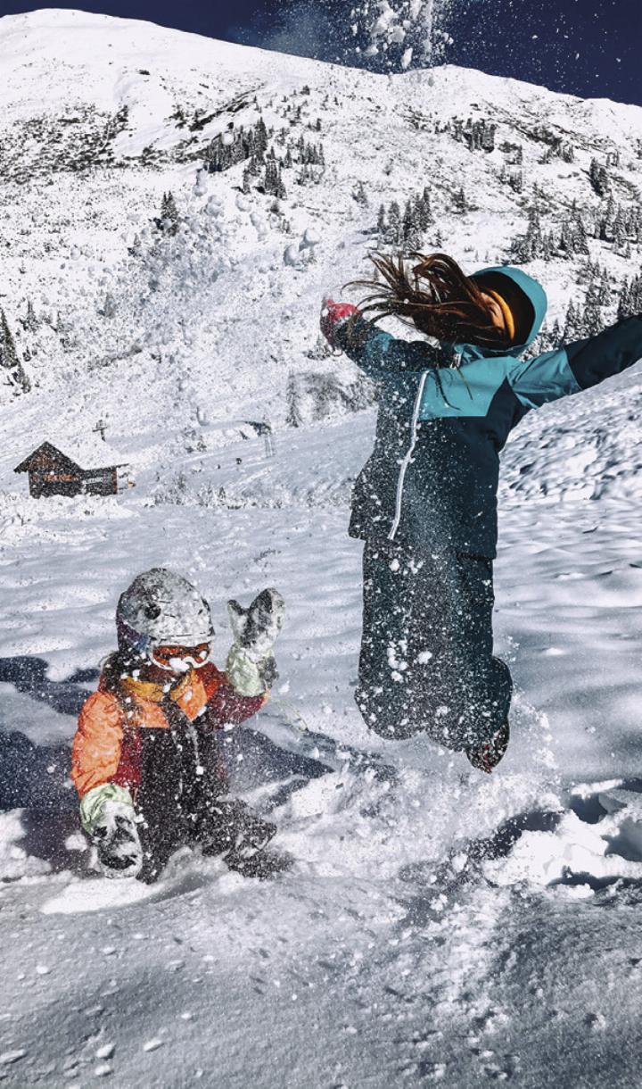 Spaß haben und mitwirken: Kinder können am 6. Dezember gemeinsam eine Schneekirche auf der Plan neralm errichten. Foto: o.K.