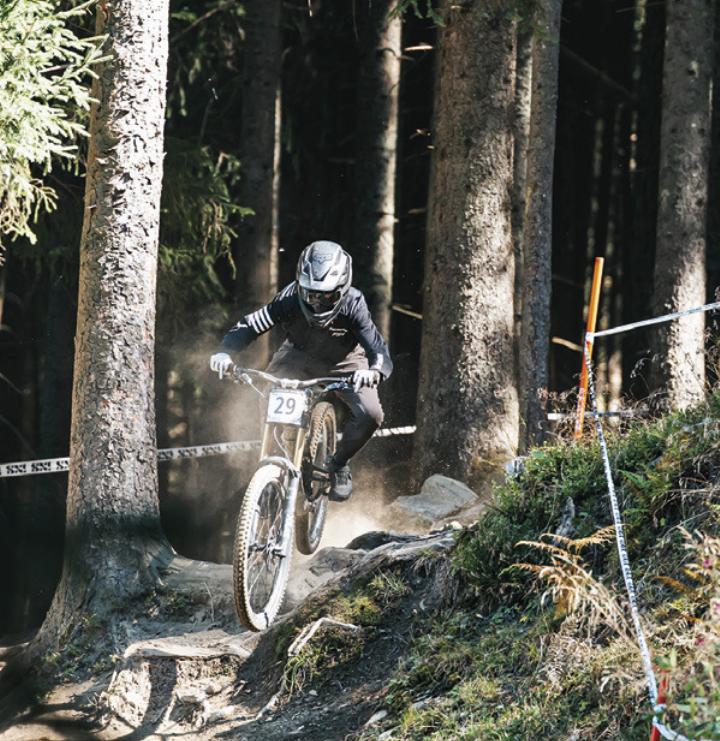 318 Downhill-Mountainbiker stürzten sich ins Zielstadion der Planai.

Foto: Racement