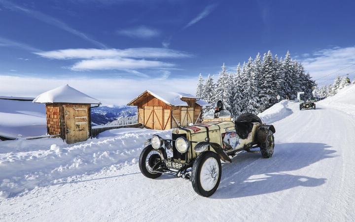 Oldtimer-Rallye im alpinen Gelände: Planai-Classic mit 36 Sonderprüfungen, davon vier auf gesperrten, winterlichen Bergstraßen. © Martin Huber