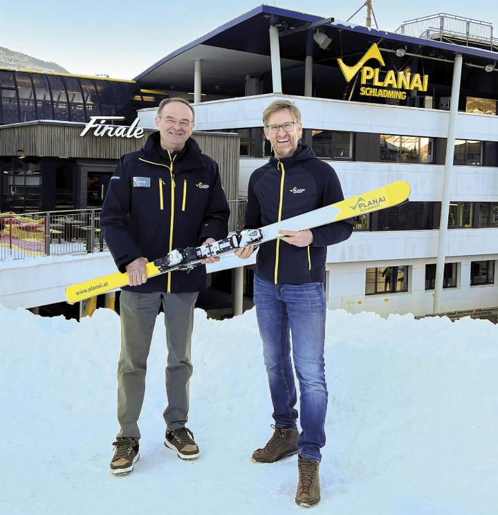 Zepter-Übergabe bei den Planai-Bahnen: Georg Bliem mit seinem Nachfolger und bisherigen Finanz-Chef Peter Weichbold. Foto: Sabrina Melcher