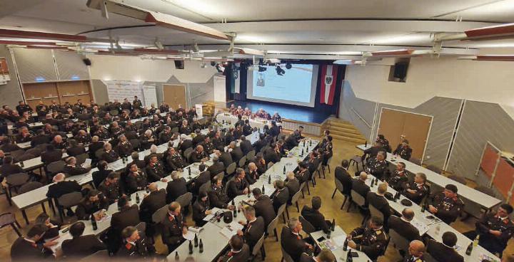 Zahlreiche Kameraden aus dem gesamten Bezirk folgten der Einladung zum Bereichsfeuerwehrtag in Liezen.