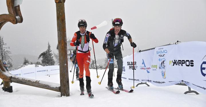 Armin Höfl und Julian Tritscher lieferten sich bis zum Schluss einen packenden Zweikampf. Foto: Weigl