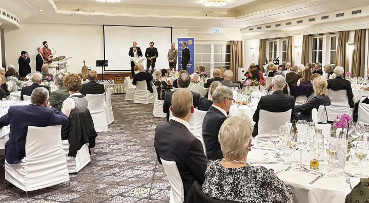 Feststimmung: Gemeinsam mit Partnerclubs aus der Region und aus Deutschland feierte der Rotary-Club Liezen-Rottenmann sein 70jähriges Jubiläum. 
Foto: o.K.