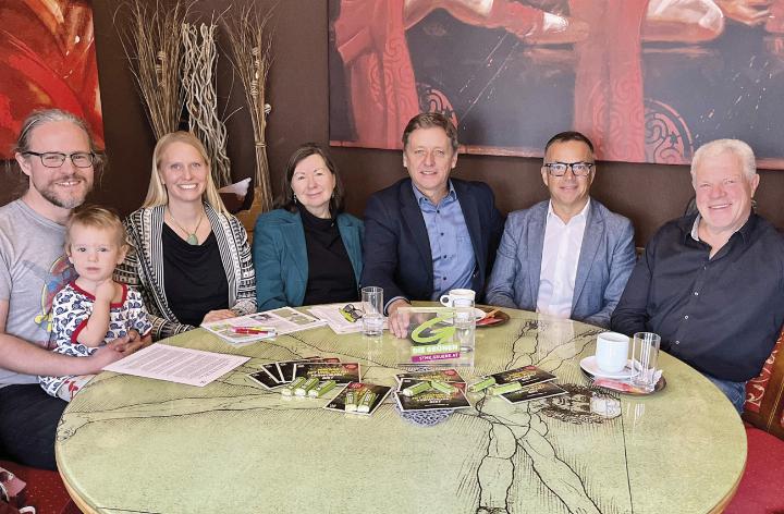 Grüne für den Bezirk Liezen: Benjamin Mader-Bock, Gundula Uray, Gerlinde Köhler, Lambert Schönleitner, Wolfgang Feldhammer und Sepp Gruber (v.l.). © Grüne Steiermark