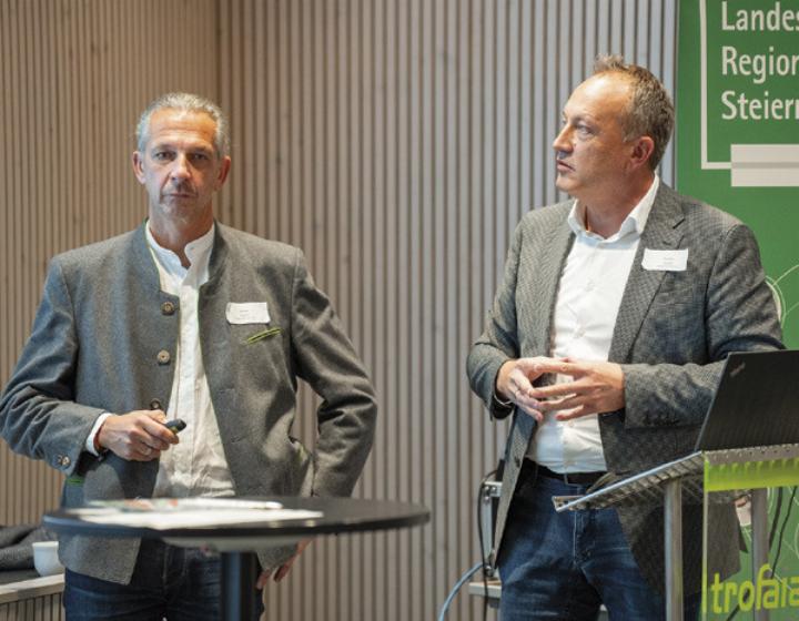 Bürgermeister Armin Forstner (re.) stellte bei der dritten Ortskern-Akademie die Initiativen in seiner Gemeinde St. Gallen vor.

Foto: Land Steiermark/Robert Binder