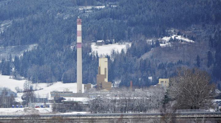 Ganze 140 Meter ragt der Lange Ernst in den Himmel. Demnächst soll Triebens Wahrzeichen mit einer Skybar, einer Aussichtsplattform und als Bungeesprungturm Touristen in die Region locken.