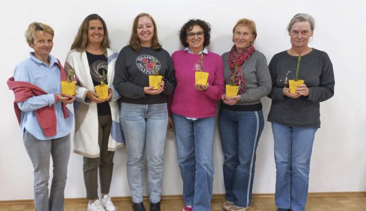 Bereit, junge Familien ehrenamtlich zu unterstützen: Die neuen „Startfeen“ im Bezirk Liezen nach Abschluss ihrer Ausbildung. Foto: Caritas