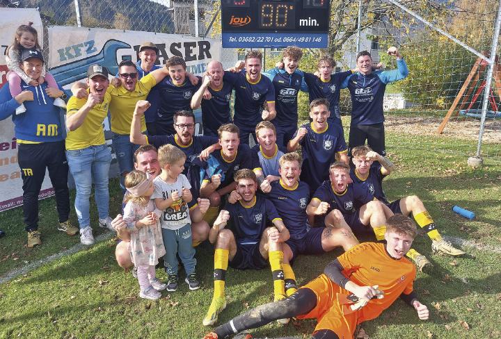 Die Mannschaft des SV Aigen jubelte nach dem 5:1-Sieg gegen ATV Irdning über den Herbstmeistertitel in der 1. Klasse Enns. Foto: SV Aigen