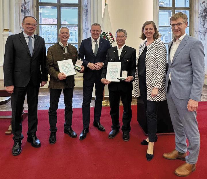 Am Foto: GF Dir. Georg Bliem, Christian Peer, LH Mario Kunasek, Bernhard Schupfer, LR Barbara Eibinger-Miedl und Peter Weichbold (Prokurist Planai-Hochwurzen-Bahnen). Foto: Lorenz Wedl