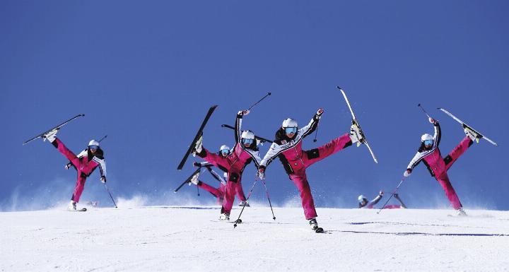 Die schönste Form(ation) des Skilaufs zeigen Österreichs Skilehrer beim Festival in Ramsau. Foto: Skischule Ramsau/M. Simonlehner