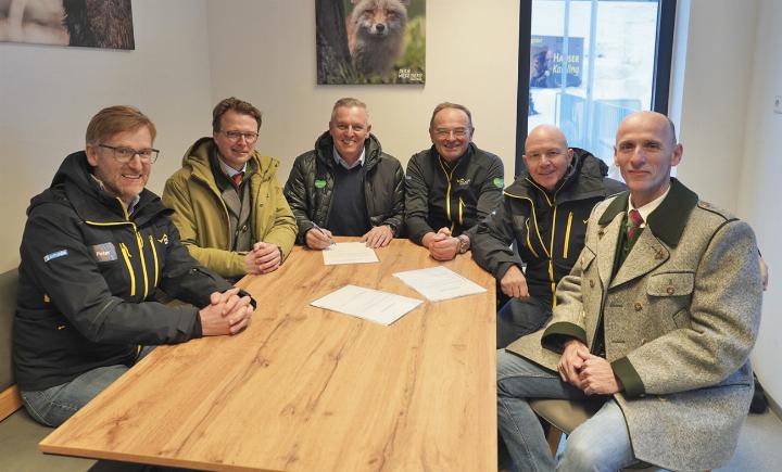 Peter Weichbold (Planai), Prinz Heinrich XXI. Reuss, LH Mario Kunasek, Georg Bliem (Planai), Michael Krainer (Planai) und Landesrat Willibald Ehrenhöfer. Foto: Land Steiermark
