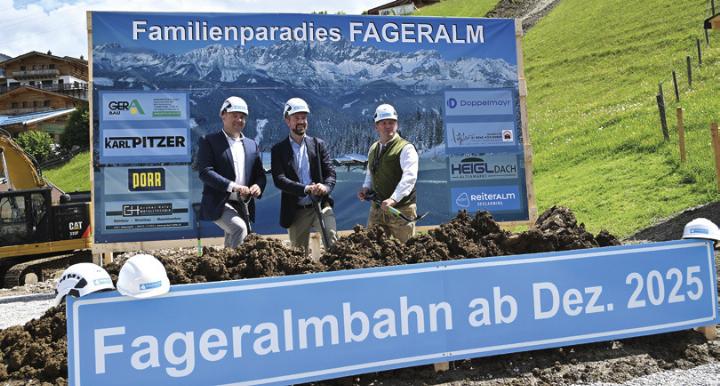 Daniel Berchthaller, Geschäftsführung Reiteralm Bergbahnen, LH-Stv. Stefan Schnöll und Christian Steiner, Vorsitzender Aufsichtsrat Reiteralm Bergbahnen, bei der feierlichen Spatenstichfeier. Foto: Reiteralm Bergbahnen