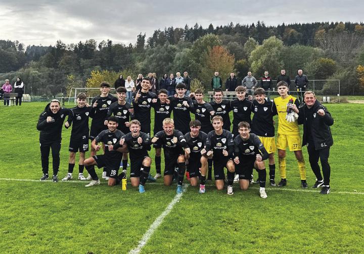 Die U18-Ennstal-Auswahl jubelte nach dem klaren 4:1-Auswärtssieg gegen Verfolger Gleisdorf über den Herbstmeistertitel. Foto: o.K.