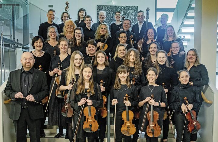 Neben Hobbymusikern und Lehrenden setzt sich das Streichorchester aus Schülern der Musikschulen Schladming, Gröbming, Liezen, Admont, Eisenwurzen und Paltental zusammen.