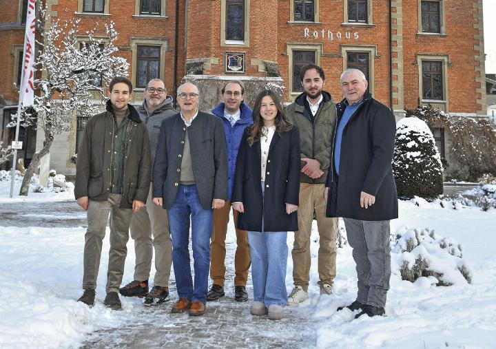 Das Team „Zukunft für Schladming“ rund um Spitzenkandidat Hans-Moritz Pott (3.v.l.). 
Foto: Waltraud Haidl