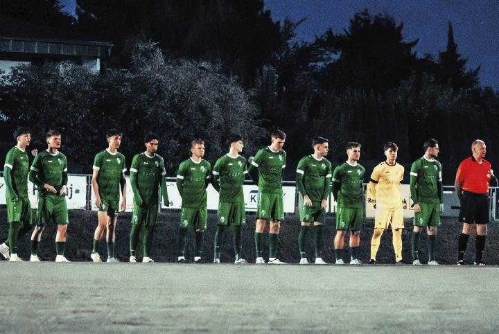 Die Mannschaft des SC Liezen feierte gegen ESV Knittelfeld den ersten Ausswärtssieg in der Herbstsaison. Foto: SC Liezen Die Mannschaft des SC Liezen feierte gegen ESV Knittelfeld den ersten Ausswärtssieg in der Herbstsaison. Foto: SC Liezen