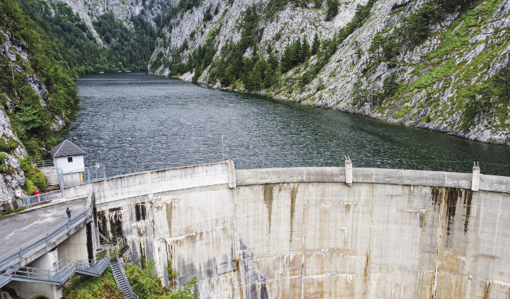Den Salza-Stausee zwischen St. Martin und Bad Mitterndorf gibt es seit Ende der 1940er-Jahre. Der Verbund stellt Überlegungen an, oberhalb davon einen Pumpspeicher zu errichten. Das Wasser würde bei überschüssigem Strom im Netz vom bestehenden Stausee nach oben gepumpt werden. 
Foto: Ennstaler