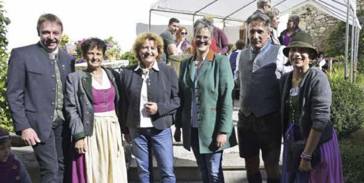 Vizebürgermeister Karl Brandner, Marianne Gruber, Landesrätin Ursula Lackner, Landesbäuerin Viktoria Brandner, Bürgermeister Werner Schwab, Sölktäler-Geschäftsführerin Gabriele Trinker  (von links). 
Foto: Norbert Ortner