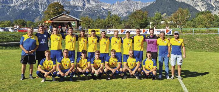 Die Mannschaft des SV Hall liegt nach dem dritten Sieg in Serie weiterhin an der Tabellenspitze der 1. Klasse Enns.