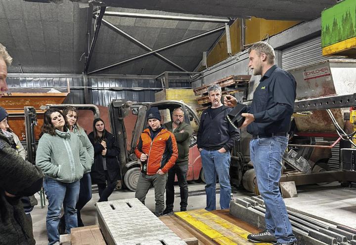Der Abend in Gaishorn bot praxisnahe Einblicke und neue Perspektiven. Experten und junge Landwirte tauschten sich in Kleingruppen aus. Foto: o.K.