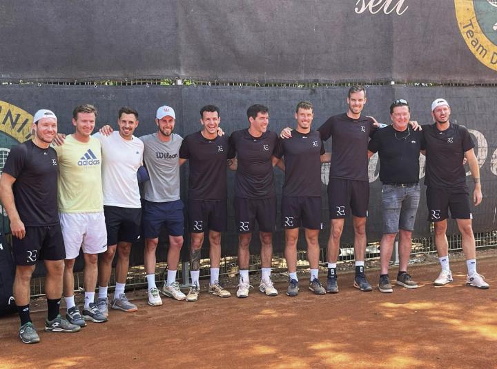 ATV Irdning mit Mannschaftsführer Erich Reisinger (2.v.r.) fixierte mit zwei Heimsiegen den Aufstieg in das Tennis-Bundesliga-Halbfinale.