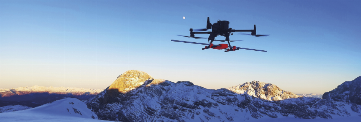 Mit Drohnen wurde die Eisdicke des Dachsteingletschers untersucht. Eine Methode, die bald auch am Gosaugletscher zum Einsatz kommen soll. Foto: Georesearch