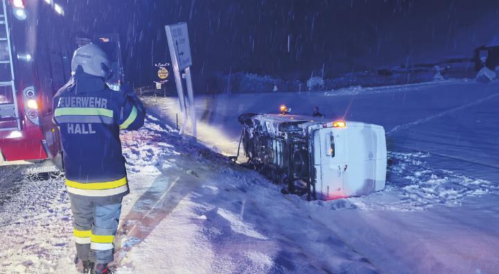 Auf der B 146 bei Admont kam ein Fahrzeug von der Straße ab. Foto: FF-Hall/LM d.V. Ing. Byörn Tschinkl