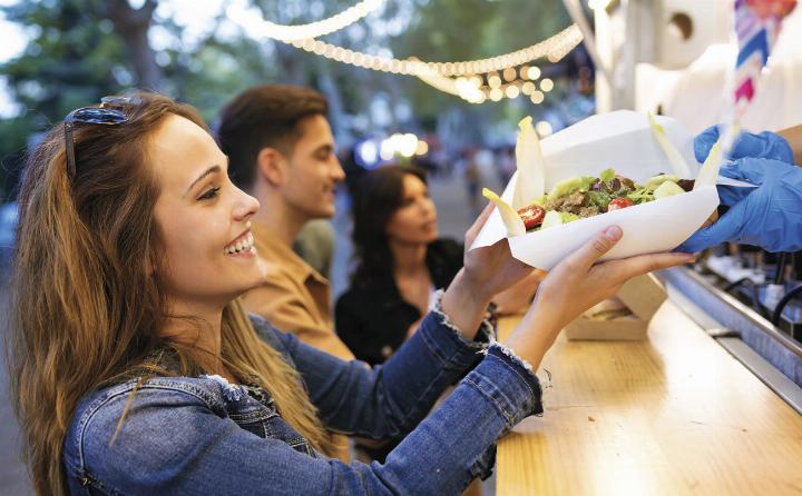 Zugreifen und genießen: Speisen aus aller Welt werden direkt vor Ort am European Street Food Festival in Liezen zubereitet. Foto: © Street Food Festival