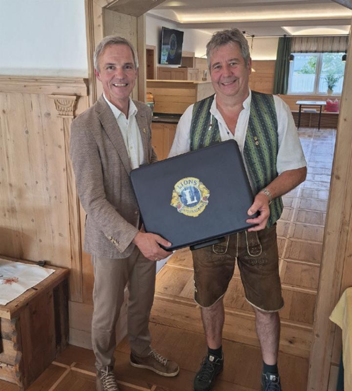 Josef Mitterwallner (li.) übergab den Präsidentenkoffer an seinen Nachfolger Alfred Trinker.