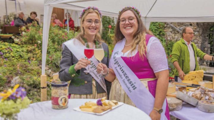 Die Kasprinzessinnen beim traditionellen Kasfest in Großsölk.