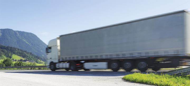 Um die Maut zu umgehen, nutzen machen Lkw gebührenfreie Routen, wie etwa über den Buchauer Sattel oder den Triebener Tauern – zum Leidwesen der Bevölkerung. 
Foto: Ennstaler