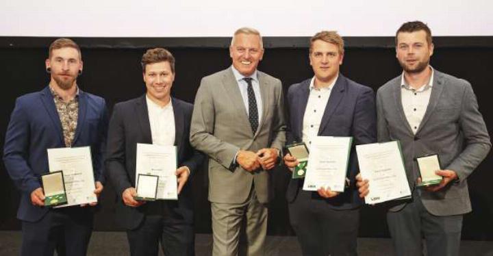 Sportlerehrung in der Aula der Alten Universität: Florian Hinterreiter, Mario Rigler, Stefan Oberreiner und Arnold Baumann wurden von Landeshauptmann Mario Kunasek mit der Leistungsmedaille in Gold ausgezeichnet. Foto: Land Steiermark/Andreas Resch