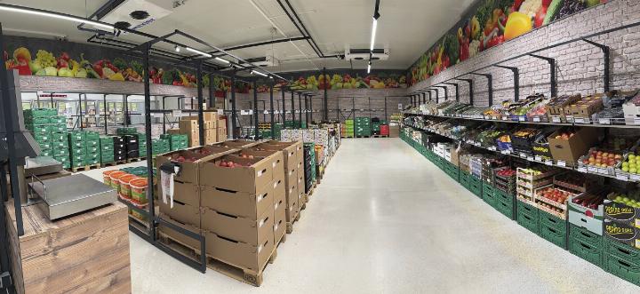 Die gekühlte Obst- und Gemüseabteilung bietet mehr Platz für die Warenpräsentation. Foto: Landmarkt