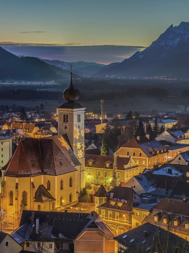 Vorweihnachtszeit in Liezen: Konzerte in Stadtpfarrkirche und Kulinarik am Vorhof. Foto: Manuel Capellari