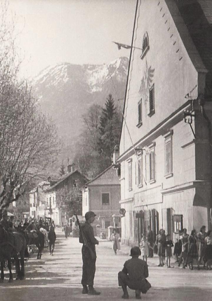 Amerikanische Soldaten vor dem Postamt in Bad Aussee im Jahr 1945. 
Foto: Kammerhofmuseum