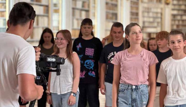 Schülerinnen und Schüler des Benediktinerstiftes Admont beim Video-Dreh. Fotocredit: Stift Admont