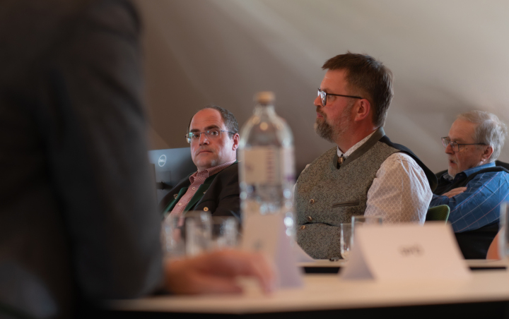 Die ÖVP opferte für den Bürgermeistersessel ein Vorstandsmandat, Thomas Knerzl seine Parteizugehörigkeit zur FPÖ und sogar Freundschaften. Von links: Thomas Knerzl, Franz Zach, Anton Knerzl.Foto: Ennstaler