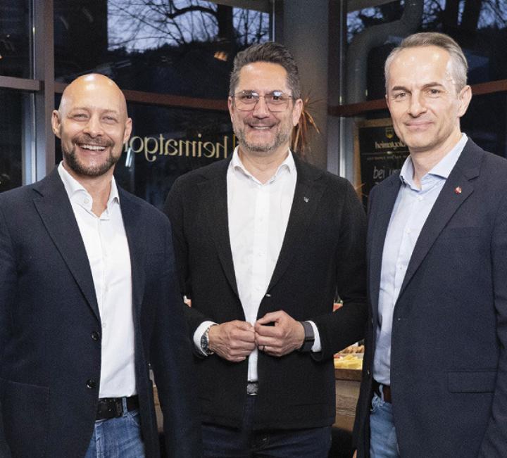 Hannes Royer, Alois Rainer und Manuel Hofer sind sich über eine Herkunftskennzeichnung einig. Nicht aber, ob diese freiwillig oder verpflichtend sein soll. © Land schafft Leben