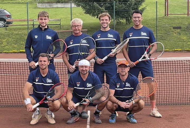 Die Tennis-Mannschaft „Herren 1“ des WSV Liezen schaffte den Aufstieg in die 2. Klasse. Foto: o.K.