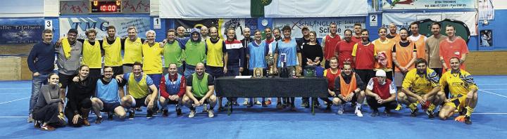 Die Fußball-Legenden des Enns- und Paltentals kämpften in der Tennishalle Trieben um Siegeslorbeeren.