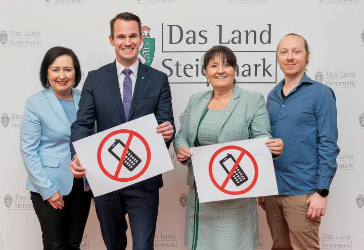 Bildungsdirektorin für Steiermark Elisabeth Meixner, LR Stefan Hermann, LH-Stv. Manuela Khom und Medienpädagoge Lukas Wagner.
Foto: Land Steiermark/Binder