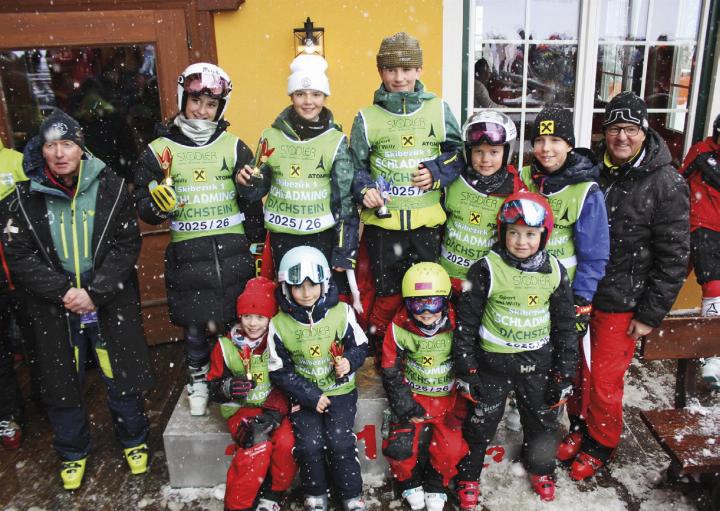 Die Führenden im grünen Trikot – strahlende Gesichter beim Skinachwuchs.