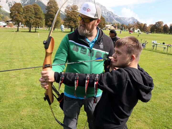 Beim Bogenschießen stellten die Teilnehmerinnen und Teilnehmer ihre Treffsicherheit unter Beweis. Foto: Special Olympics