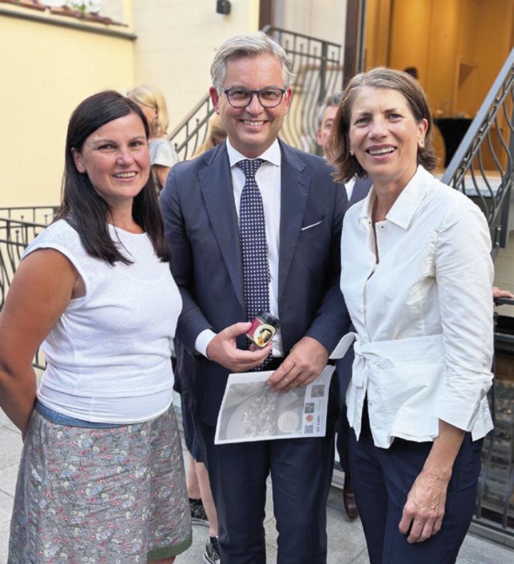 Bernadette Gruber, EU-Kommissar Magnus Brunner und Gabriele Trinker (von links) beim AREPO-Treffen in Brüssel.

Foto: o.K.
