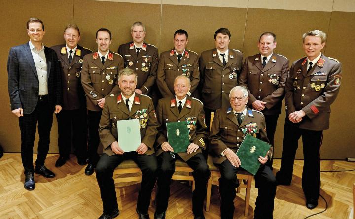 Ehrung verdienter Kameraden bei der FF Gröbming-Winkl.