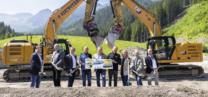 Beim Spatenstich in Schladming-Dachstein: Martin Latzka (AR-Stv. Planai), Bgm. Hermann Trinker, Andreas Keinprecht (AR-Vorsitzender Hauser Kaibling), Klaus Hofstätter (Geschäftsführer Hauser Kaibling), Landeshauptmann Mario Kunasek, Georg Bliem (GF Planai), LAbg. Eva-Maria Kroismayr-Baier, Michael Krainer (AR-Vorsitzender Planai), Bgm. Matthias Schwab (von links). Foto: © Harald Steiner