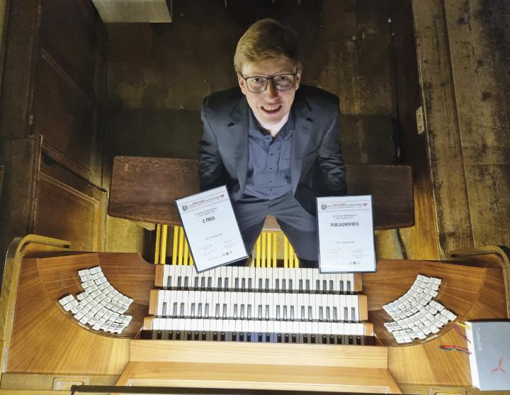 Ludwig Zettler studiert an der Kunstuniversität Graz. Mit dem „Orgelkino“ bedient er ein besonderes künstlerisches Genre und schafft einzigartige Momente in der Kirche. Foto: Ludwig Zettler