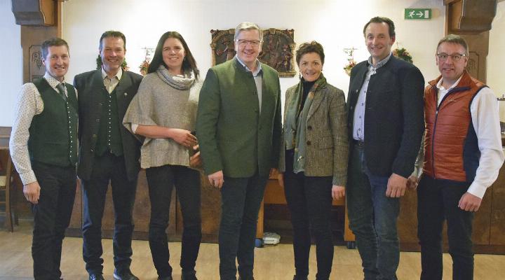 Markus Putz (Landeskammer-Kandidat 2), Johannes Zeiler (Bezirkskammer-Kandidat 2), Michaela Stock (Bezirkskammer-Kandidatin 3), Präsident Andreas Steinegger, Vizepräsidentin Maria Pein, Bezirks-Spitzenkandidat Peter Kettner und Karl Brandner (Spitzenkandidat für Landeskammer). Foto: Tritscher