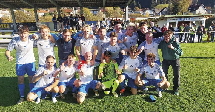 Die Mannschaft des ESV Lok Selzthal jubelte nach dem 2:1-Heimsieg gegen FC Ramsau über den Herbstmeistertitel. Foto: ESV Selzthal